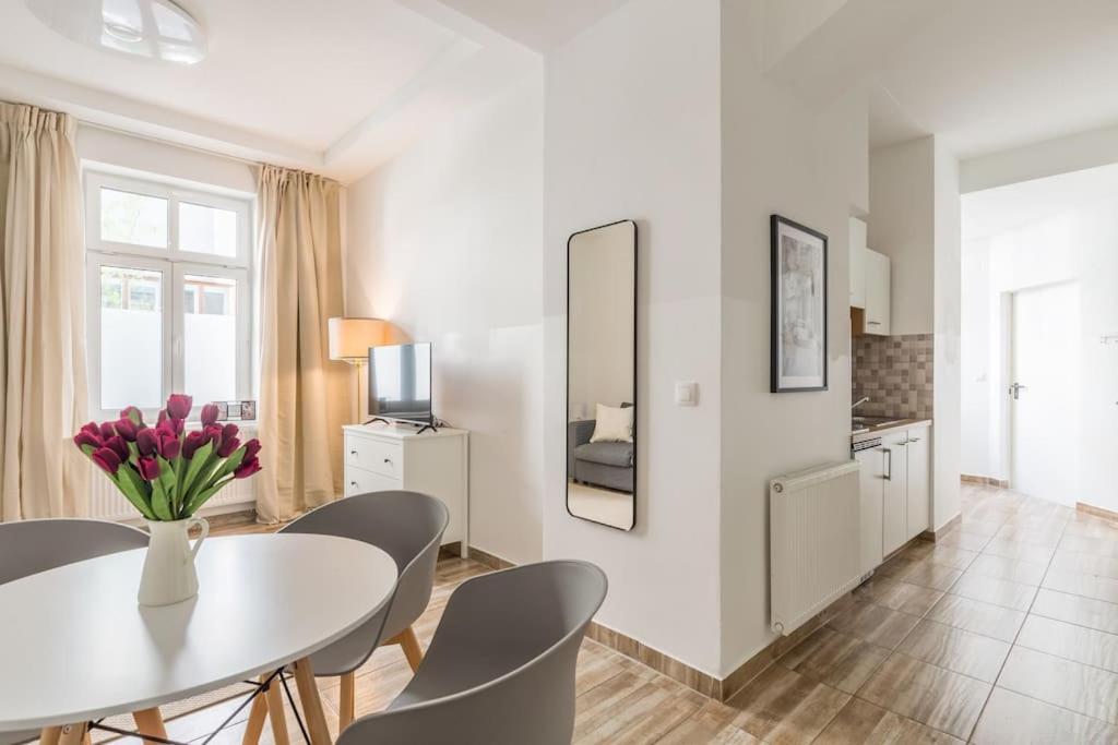 Xxxl Bed/ Free Parking/ Central Вена Экстерьер фото